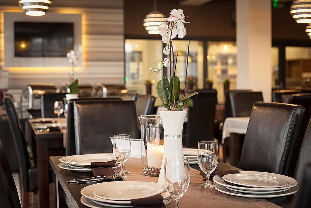 Planeta Hotel 미엘노 외부 사진