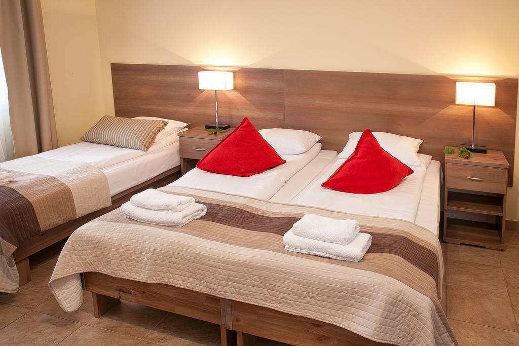Planeta Hotel 미엘노 외부 사진