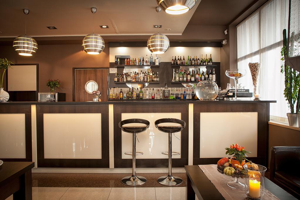 Planeta Hotel 미엘노 외부 사진