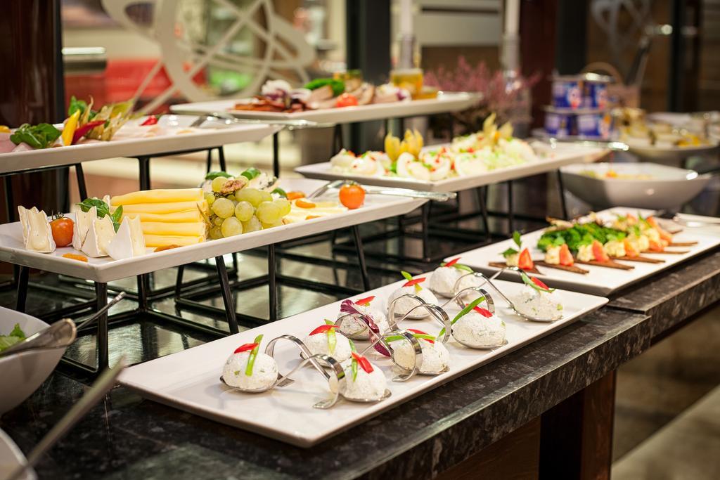 Planeta Hotel 미엘노 외부 사진