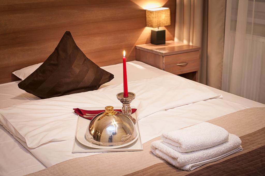 Planeta Hotel 미엘노 외부 사진