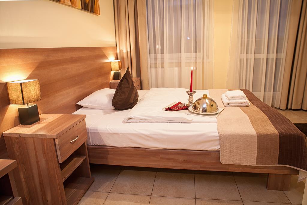 Planeta Hotel 미엘노 외부 사진