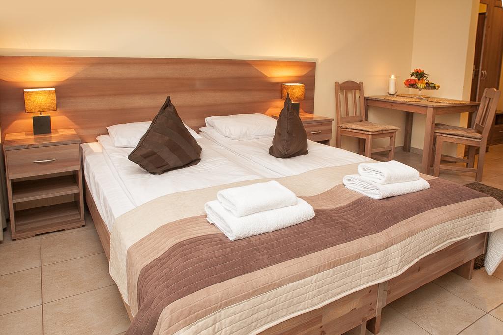 Planeta Hotel 미엘노 외부 사진