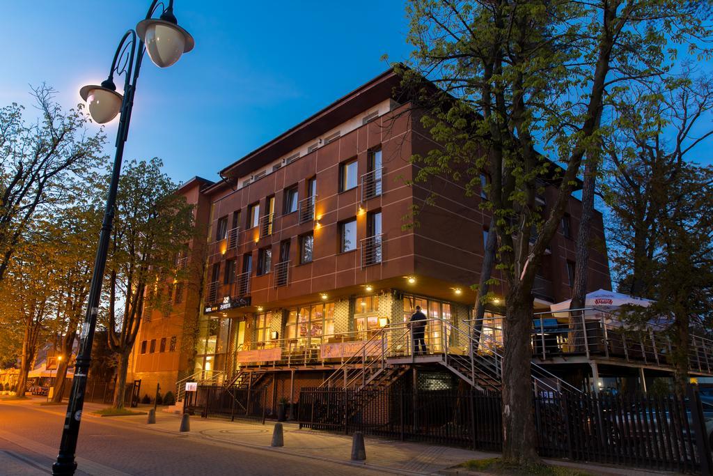 Planeta Hotel 미엘노 외부 사진