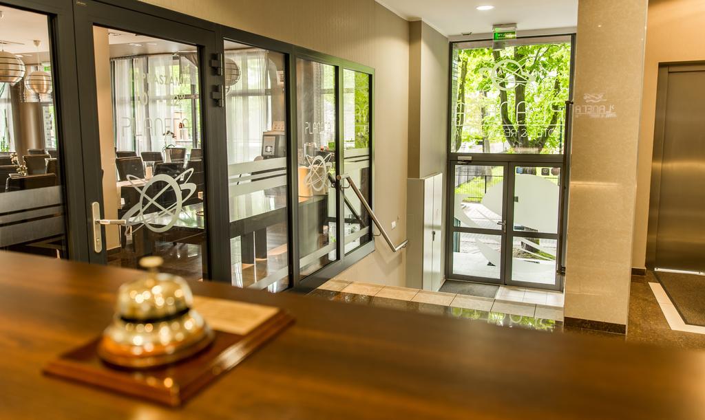 Planeta Hotel 미엘노 외부 사진