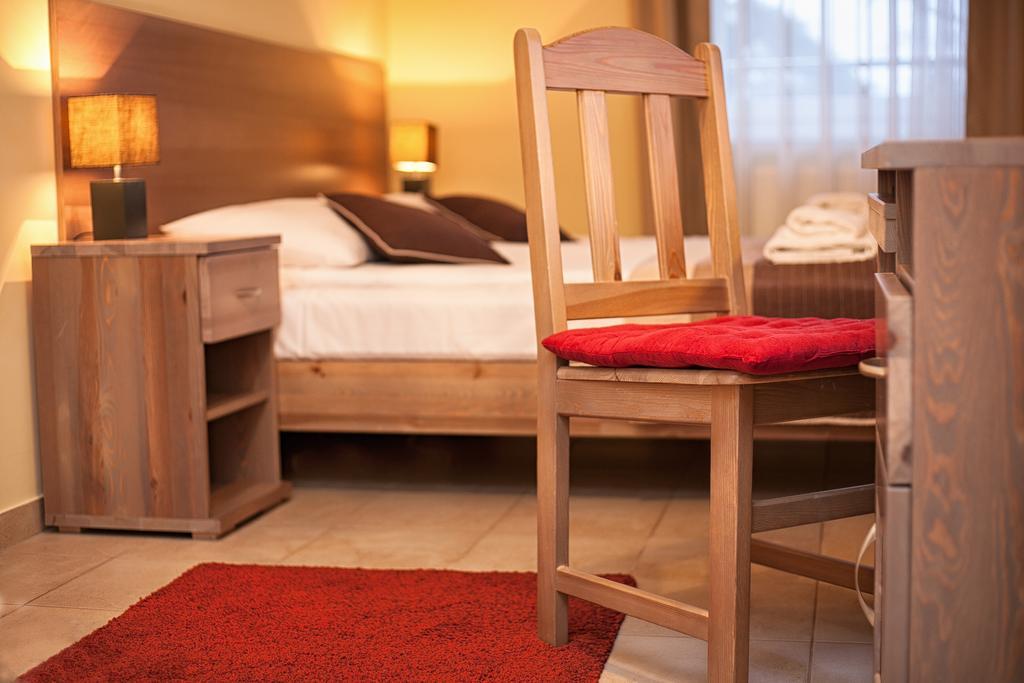 Planeta Hotel 미엘노 외부 사진